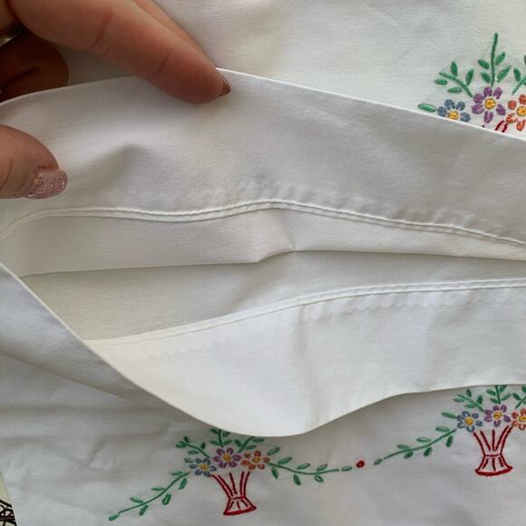 Vintage Dan River embroidered pillowcases - Picture 3 of 5